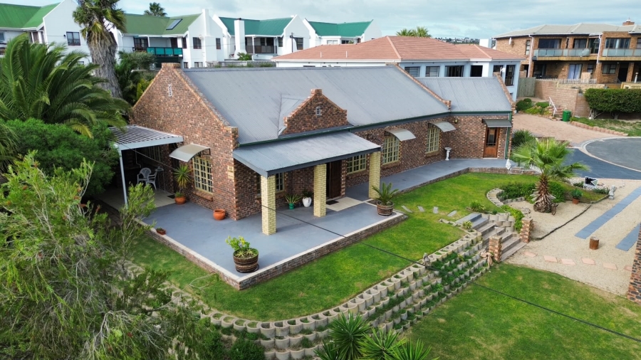 3 Bedroom Property for Sale in Middedorp Western Cape